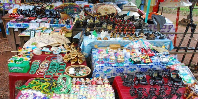 Mua sắm và trải nghiệm văn hóa tại chợ đêm Hạ Long