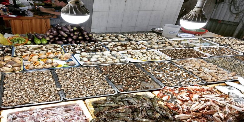 Nên ăn gì tại chợ đêm Hạ Long
